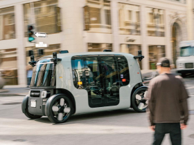 沒有方向盤、腳踏板  造型獨特超吸睛 來勢洶洶相準谷歌Waymo 亞馬遜Zoox無人計程車上路