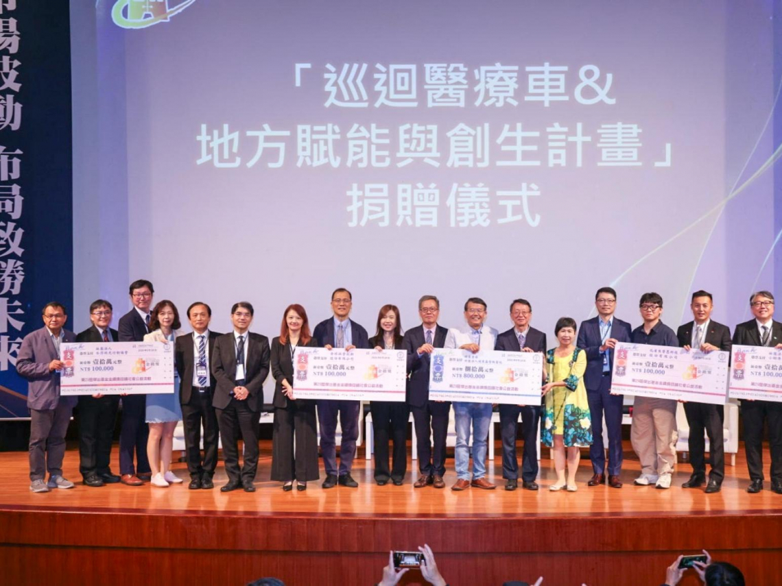 金鑽獎》不只捐錢、醫療巡迴車、救護車和器材，更是出力撩下去！周吳添：從南到北都有志工足跡