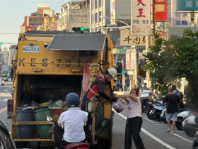 中秋節有垃圾車？9/25-9/28垃圾車清運狀況全台整理！柚子皮、燒完的木炭、鋁箔紙、瓦斯罐怎麼丟才正確