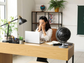 孩子遲到、作業沒交、欺負同學，家長第一反應竟是怪老師？教書23年心累：老師「什麼都扛」，最後受傷的是自己