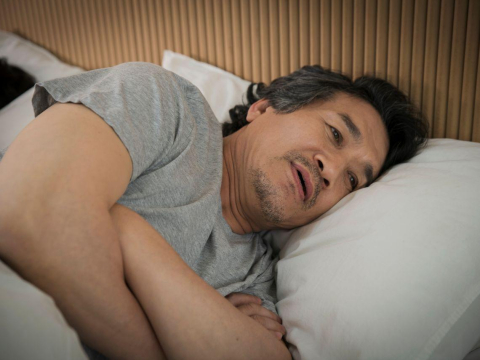 「我沒事」≠真的沒事！男性輕生率是女性1.9倍…醫示警：沉默、易怒、失眠都可能是求救訊號