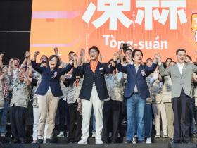 影／沈伯洋競總12萬人嗨！蔡英文賴清德自拍喊凍蒜，蔡康永「藍到出汁」也來…撲馬哭了：逆轉需這件事