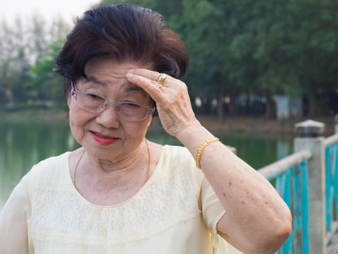 以前每天買菜種花，現在凡事都說隨便？34萬人研究：失智不一定先忘東忘西，有時是「什麼都不想做」