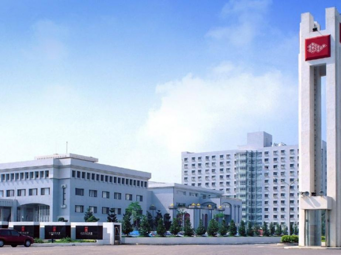南亞(1303)漲停！股價223 ⭢322元飆44%還能買？杜金龍重押再加這檔「同門兄弟」：台股5萬一定要有它