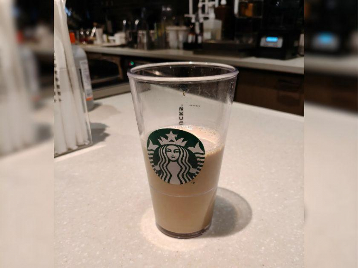 星巴克買一送一「等於一」？去冰補奶得花15元、實測不給「特大杯變這樣」…想喝整杯＋省錢：6方法必學