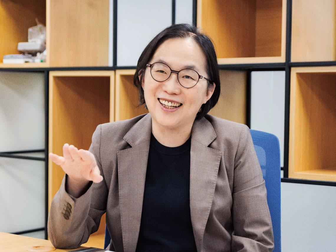 法規防線》企業設關口、政府摸索治理規範   「人類仍是重要監管單位」 AI「新鮮人」會凸槌？  先畫好邊界