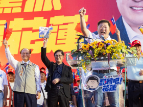 「花蓮連金紙都這人的玉照」童子賢喊袂見笑：這是蔣介石時代？張峻競總「反傅崐萁」跨黨派集結