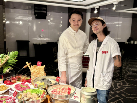 他不當銀行員去賣火鍋，在香港做出一位難求美食名店！珍姐海鮮火鍋在晶華：4人主題宴免到中環吃