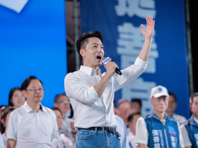 影／武薩奇是什麼？謝震武才訪蔣萬安10分鐘：你回答跟我題目有沒搭？民調輸沈伯洋，他喊宣傳得加大力度