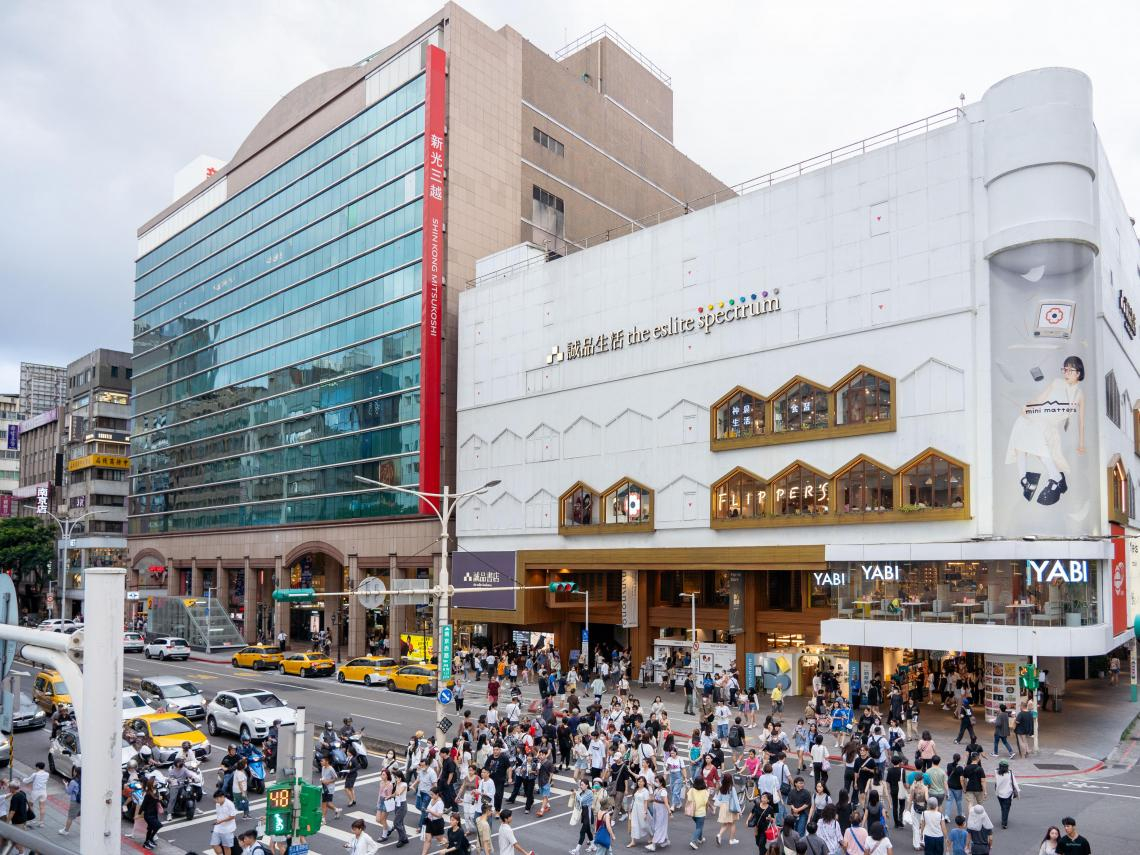 台北101、新光三越、SOGO、微風有開嗎？颱風天全台70家百貨營業時間調整「這間維持不變」