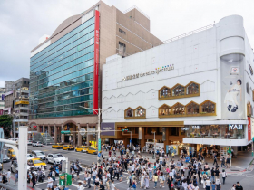 台北101、新光三越、SOGO、微風有開嗎？颱風天全台70家百貨營業時間調整「這間維持不變」