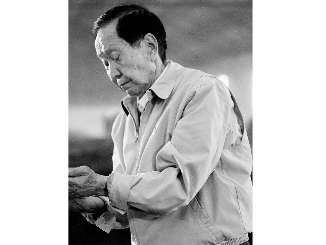 「普洱茶一代宗師」鄒炳良辭世享壽88歲⋯從技術員做起、一生都在追求標準！拼配出經典生茶「7542普洱茶」