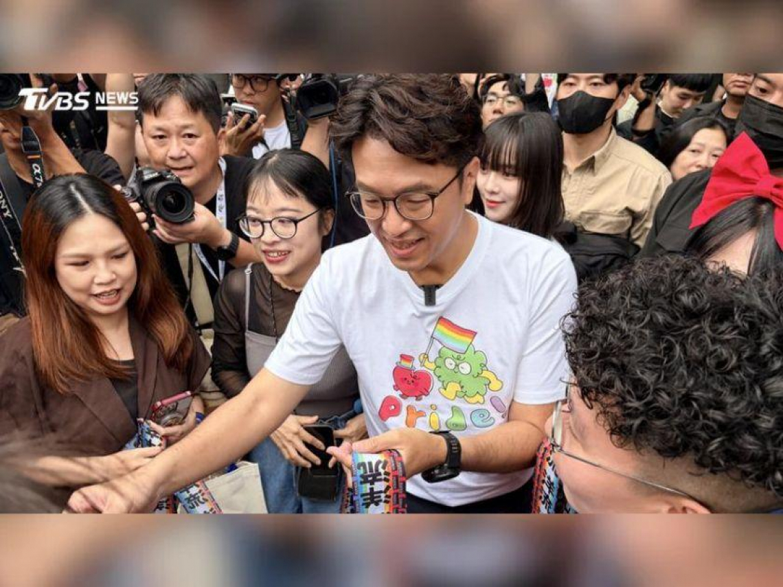 沈伯洋蔣萬安辯論完沒先喘一下！直奔同志遊行「待遇兩極」⋯蕭美琴：真正的強大，不是讓每個人都一模一樣