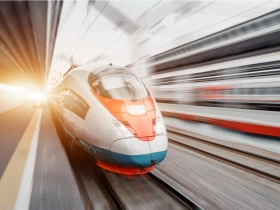 坐在失速的老化列車上