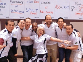 第一手教戰》專訪加拿大直銷天后蘿莉 創65個工作室  她給女孩什麼建議？