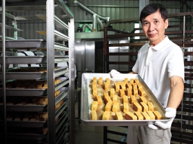 藍優盡》把賣相差的土鳳梨  變昇恆昌搶手貨  每次修正一點點  就離成功近一點