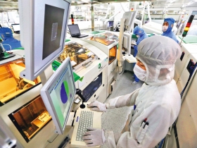 台廠因應》當陸企捧著銀彈拉盟友、購併成大趨勢  堅守國安、產業、員工三底線  在紅色大軍裡找商機