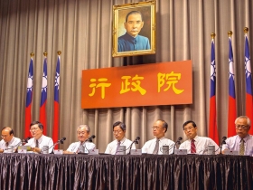 GDP嚴重衰退  政院解方「短空長也空」  消費券經濟學  還能讓政府玩幾次？