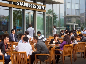 細挑台股、速買陸股　獲利見好就收  雙線策略、偏多操作  迎接年底行情