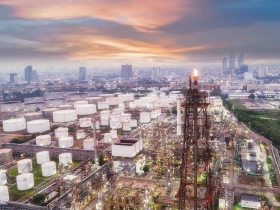 龍頭股大漲三成  產業景氣已回春？ 油價溜滑梯  塑化類股長線釣大魚