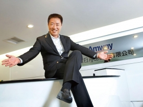 創富力》人氣直銷商鍾易宏  讓富腦袋也能世襲 把賺錢當作興趣  靠創業練出億元身價