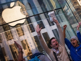 新iPhone題材夯、半導體景氣續旺 台股萬點衝鋒  嚴選12檔電子股