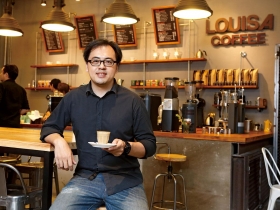 跟著星巴克設點  路易莎四年展店逾百家 一包失敗烘豆  催生平價咖啡新一哥