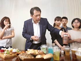 創業篇》六角國際董事長王耀輝  出差展店忙而不亂 分段工作  重要的先做  善用零碎時間  管理不漏接