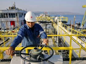 趁油價低檔  找出更便利的投資工具 三個好時機  透過ETF搶賺黑金財