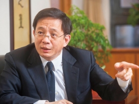 逼閣揆表態、飆罵連戰  管中閔不改本色  血性管爺  心中藏著浪漫搖滾魂