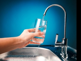 一場風災攪混「自來水」  引爆恐慌  喝杯好水 你選對了濾水器嗎