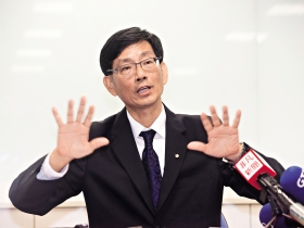 華航新總座有學者Fu  用《易經》擋記者難題