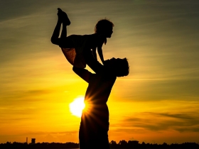 爸爸，讓我唱歌給你聽