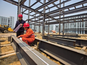 專家看中國》謝國忠關注中國經濟硬著陸風險  面臨「三期疊加」困境 今年經濟成長率可能破底