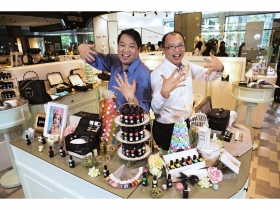 小頭家》滿足愛美天性 讓女人一年掏2000 萬 七年級大男生 創光療美甲ＤＩＹ紅到美日