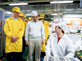 從做山寨到打進一線品牌 紅色供應鏈全面衝擊電子業 蘋果變心「投共」 台灣經濟要脈瀕危