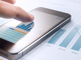 名人愛用》讓財富增值更快的好幫手 財經達人的手機 都裝哪些「添財App」？