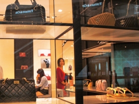 投資教戰》歐元走貶  全球奢侈品指數飆漲 精品基金  布局歐洲復甦的另類工具