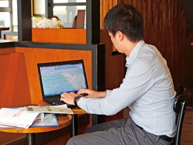 上班族逆襲》從股市提款 ３４歲還５００萬房貸 穩健財、投機財、景氣循環財 小資族自創三釣法通吃