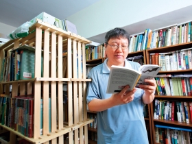 操盤高手王力群》股票滾錢的巧方法 「雙線戰法」多空都賺 窮作家翻身千萬大戶