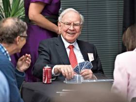 波克夏股東會聚焦》大幅提高現金部位為哪樁？ 熱行情下的巴菲特三個冷思考