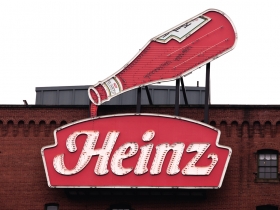 波克夏周年慶 巴菲特猛踩購併油門 誰是股神最屬意的接班人？