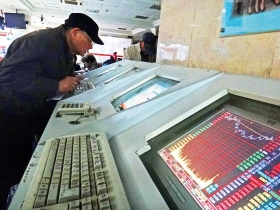 李克強作多經濟  上證指數創近七年新高 台股搶搭多頭列車  ETF當配角