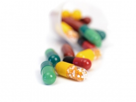 大發現 把保健品當保命符 醫師也沒轍 ８成病患常吃保健品 最多一天１３種