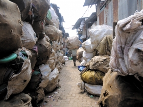 震撼場景》亞洲最大貧民窟貧窮 是他們翻身的最大動力！
