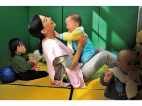 牧恩之家． 李美鳳不當貴婦樂 當棄養兒的守護天使