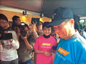 徵才博覽會有稀客 蔡明介端百萬年薪搶人