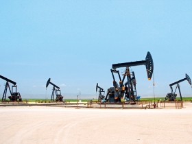 萬點攻堅螞蟻雄兵 製鞋、消費商機可觀 油價止穩 塑化、紡織族群暢旺