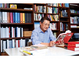 中信金主任祕書高人傑 讀史換思惟 他揭開事件真相