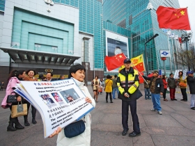 柯Ｐ嗆聲有效？ 警站崗一○一「誰敢打人」